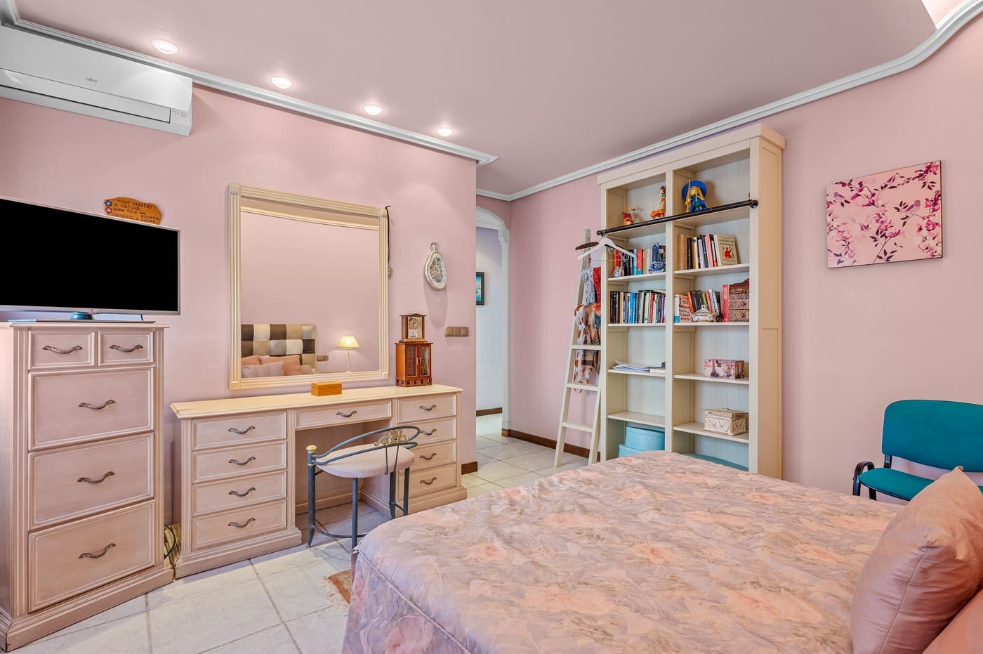 6 soveværelse Villa til salg i Torrevieja med swimmingpool - € 950.000 (Ref: 9930448)