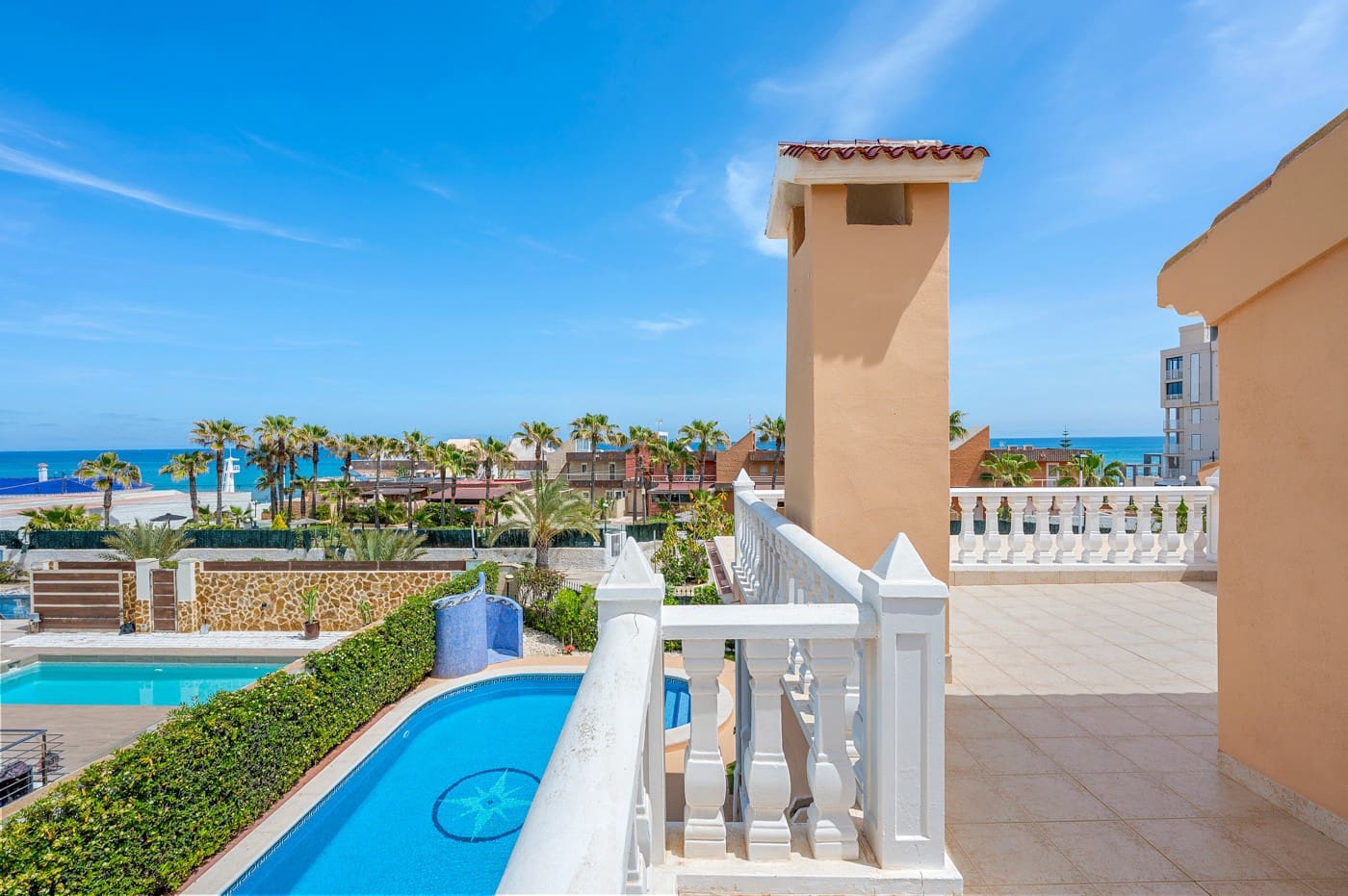 6 soveværelse Villa til salg i Torrevieja med swimmingpool - € 950.000 (Ref: 9930448)