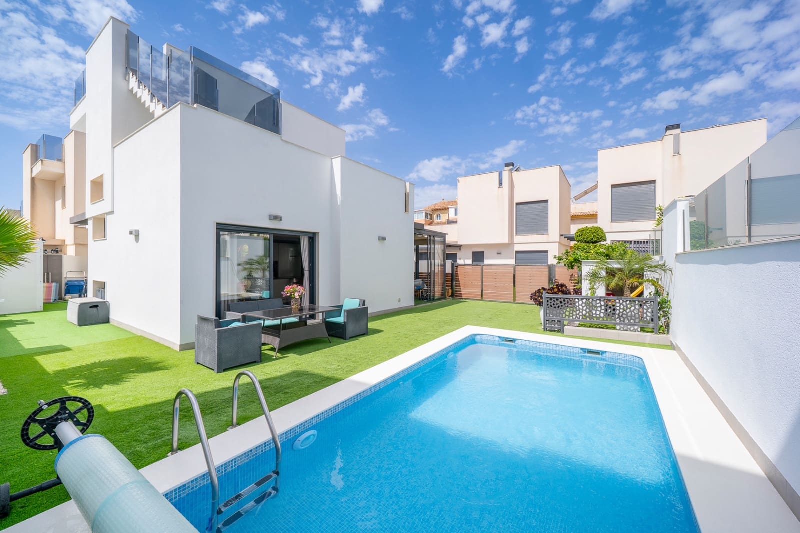 4 camera da letto Villa in vendita in Torrevieja con piscina - 559.000 € (Rif: 9930449)