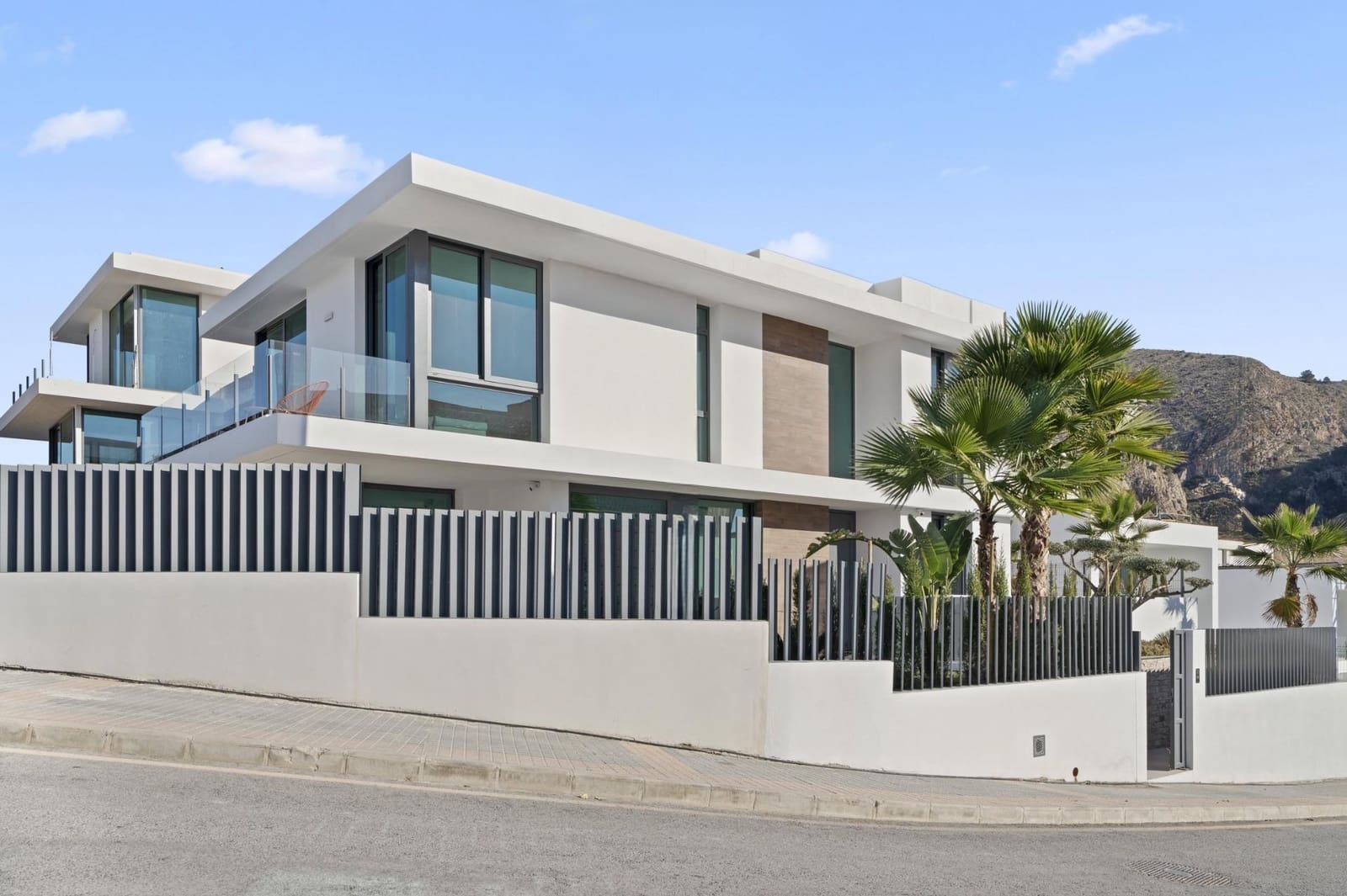 4 slaapkamer Villa te koop in Benidorm met zwembad - € 2.000.000 (Ref: 9930467)