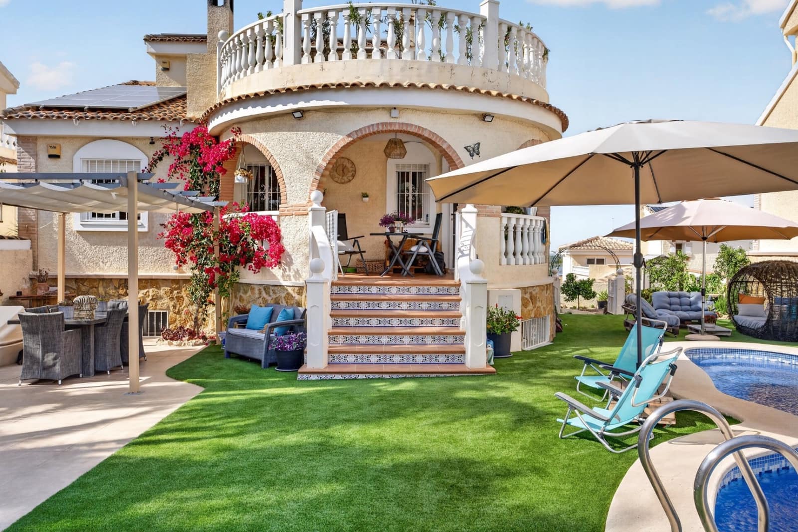 6 soveværelse Villa til salg i Gran Alacant med swimmingpool - € 539.900 (Ref: 9930472)