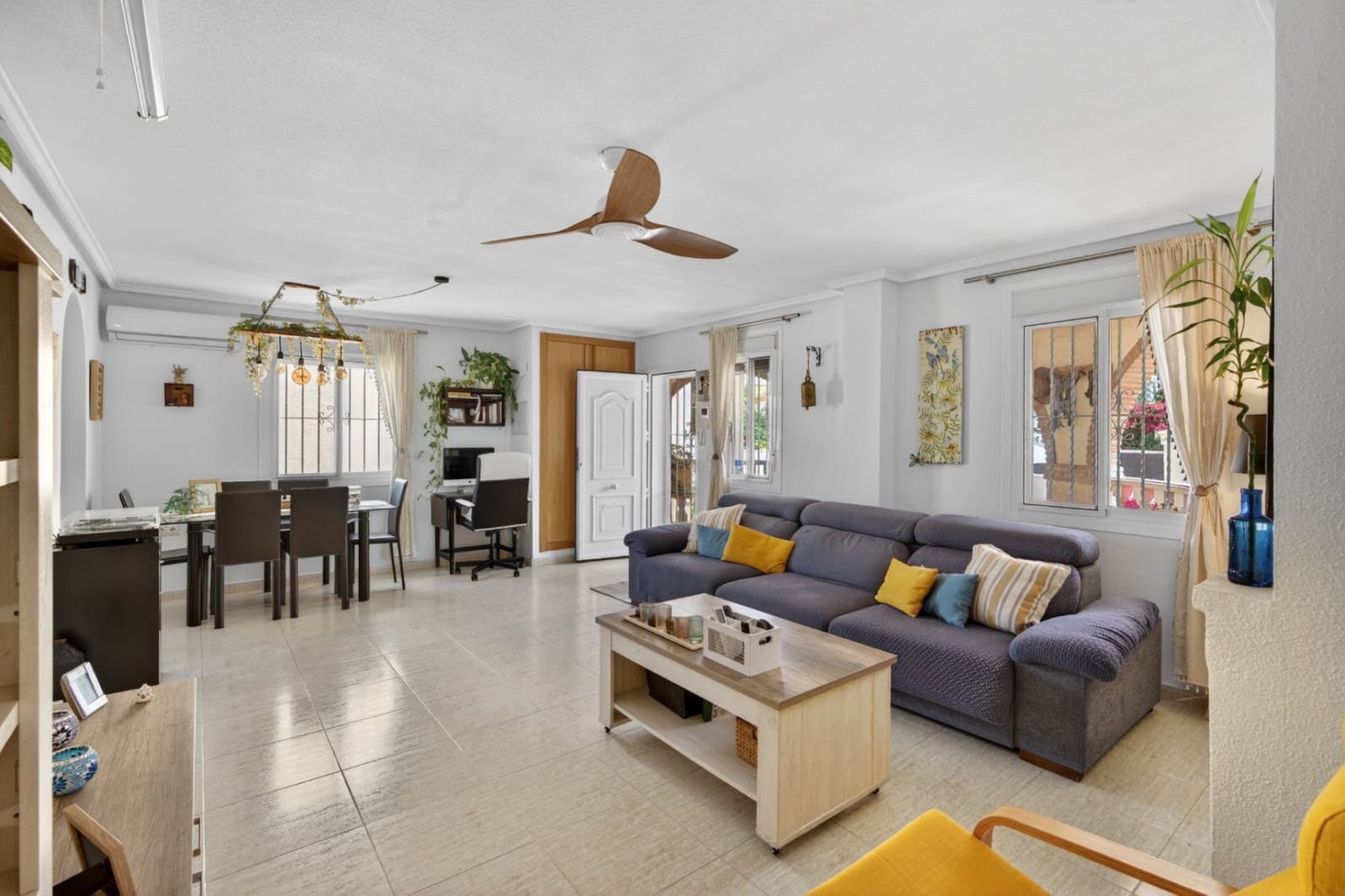 6 soveværelse Villa til salg i Gran Alacant med swimmingpool - € 539.900 (Ref: 9930472)