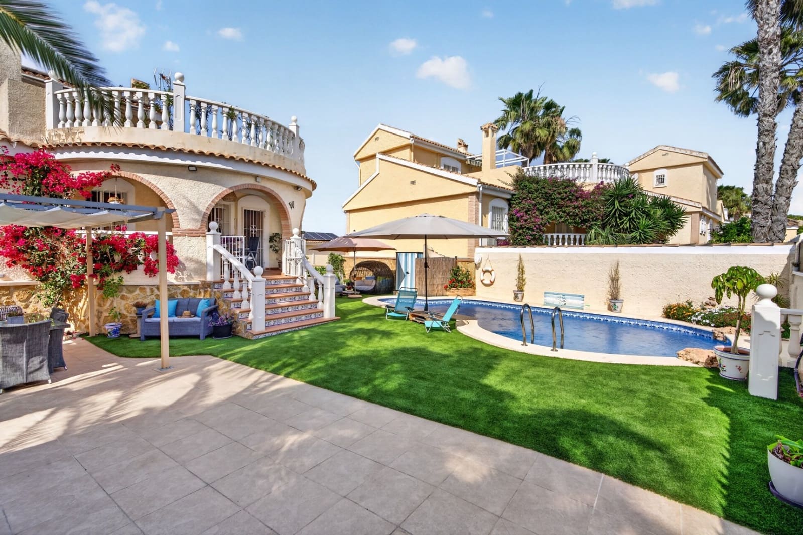 6 soveværelse Villa til salg i Gran Alacant med swimmingpool - € 539.900 (Ref: 9930472)