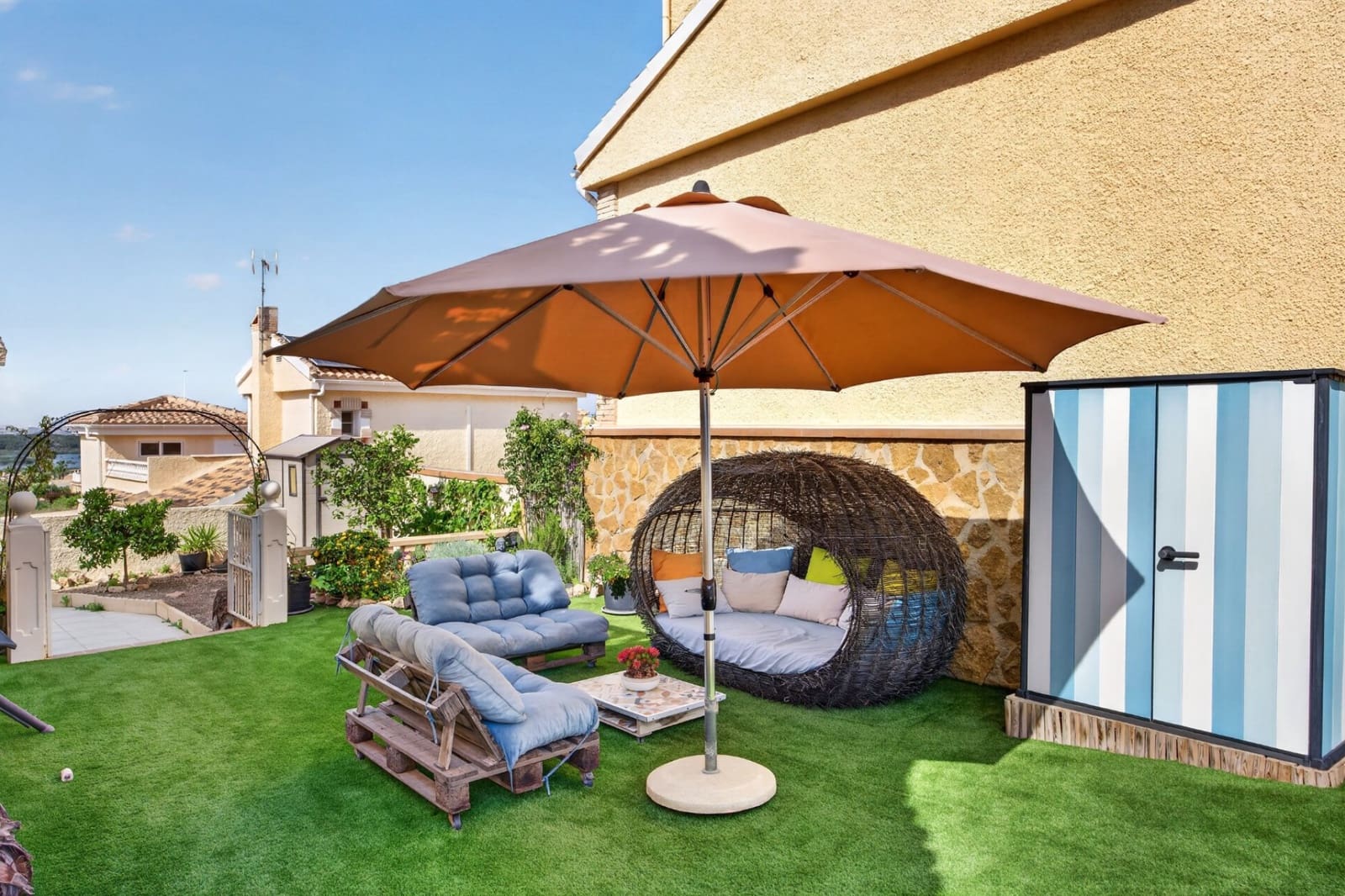 6 soveværelse Villa til salg i Gran Alacant med swimmingpool - € 539.900 (Ref: 9930472)