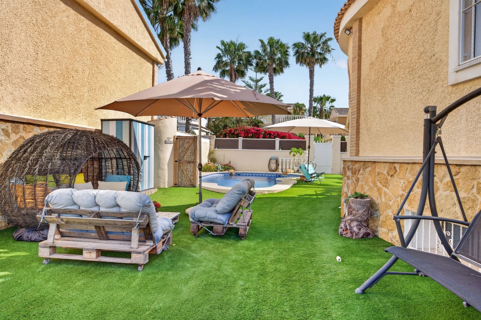 6 soveværelse Villa til salg i Gran Alacant med swimmingpool - € 539.900 (Ref: 9930472)