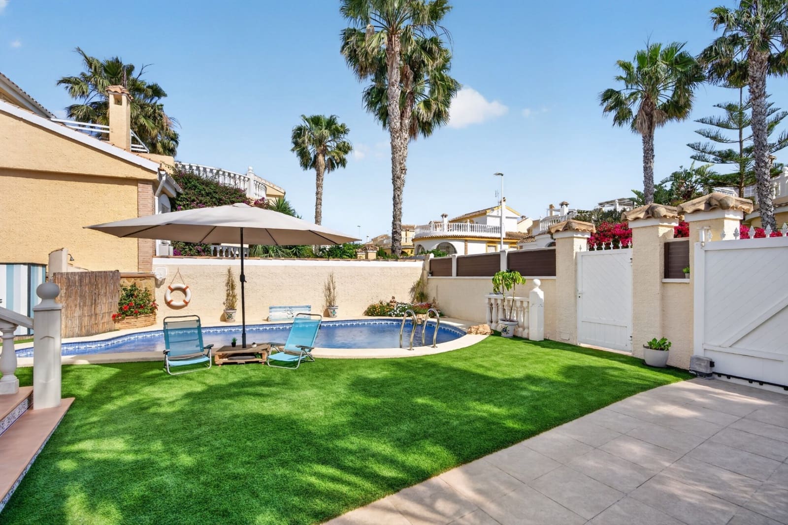 6 soveværelse Villa til salg i Gran Alacant med swimmingpool - € 539.900 (Ref: 9930472)