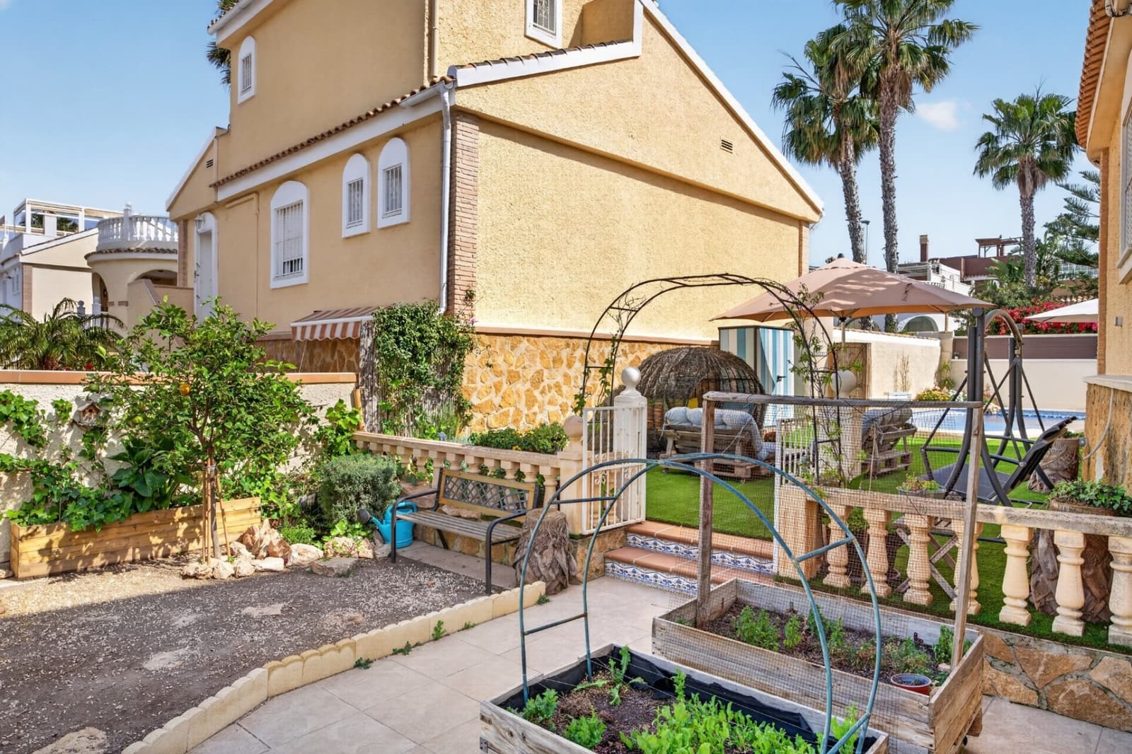 6 soveværelse Villa til salg i Gran Alacant med swimmingpool - € 539.900 (Ref: 9930472)