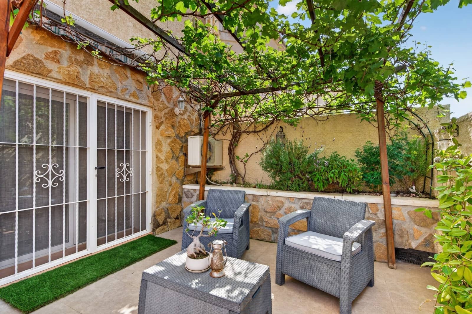 6 soveværelse Villa til salg i Gran Alacant med swimmingpool - € 539.900 (Ref: 9930472)
