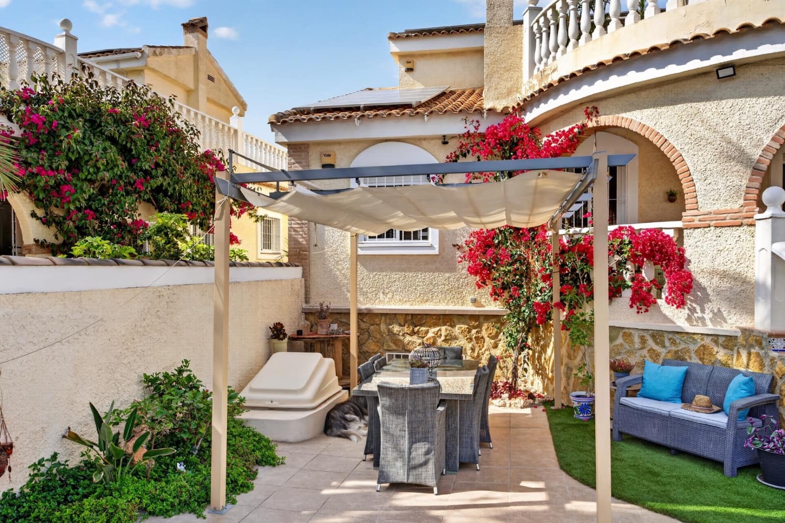 6 soveværelse Villa til salg i Gran Alacant med swimmingpool - € 539.900 (Ref: 9930472)
