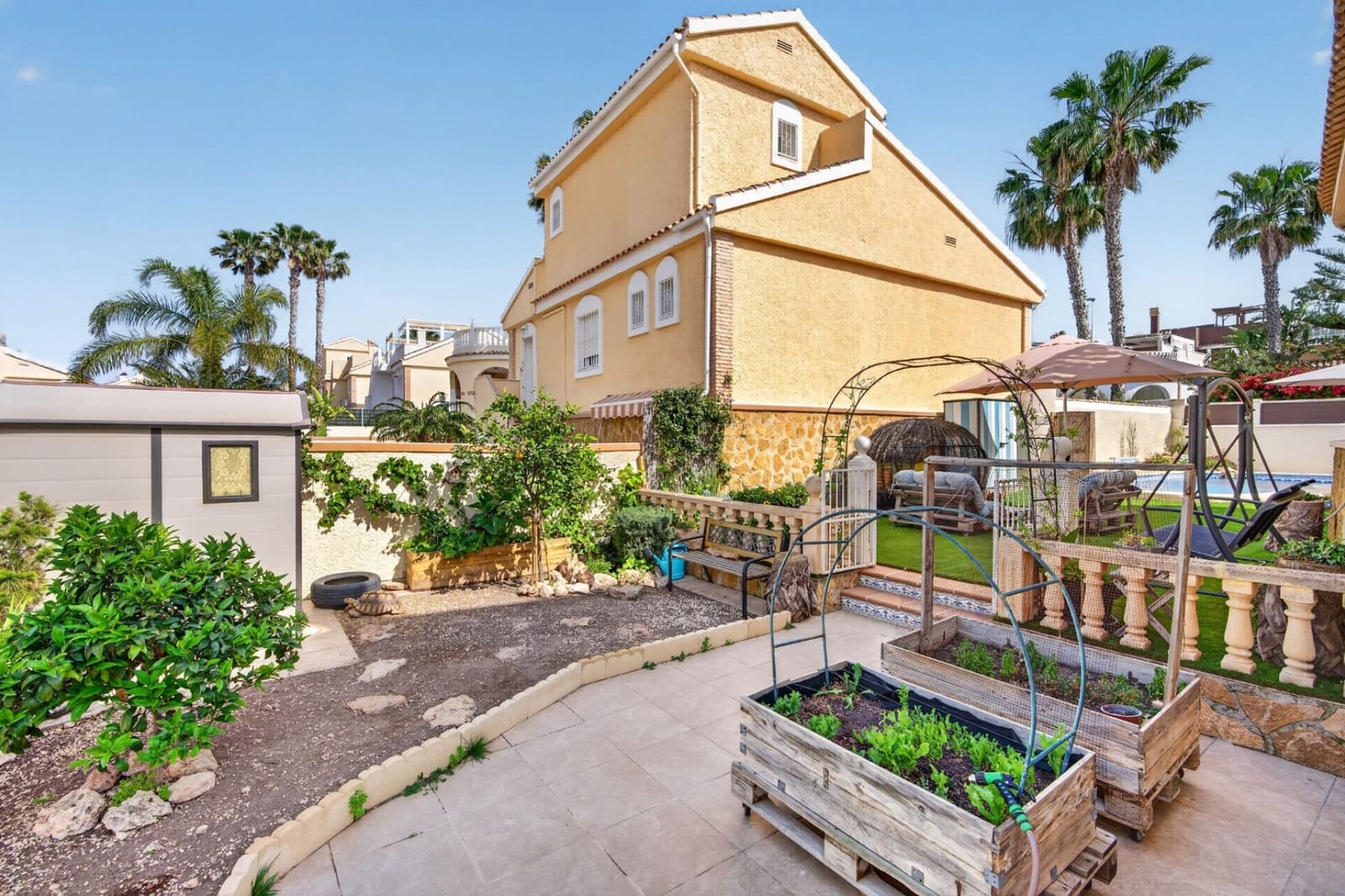 6 soveværelse Villa til salg i Gran Alacant med swimmingpool - € 539.900 (Ref: 9930472)