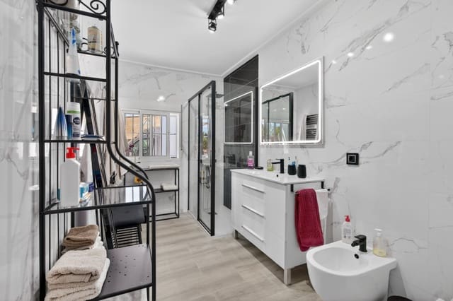3 makuuhuone Huvila myytävänä paikassa El Altet, Elche / Elx mukana uima-altaan - 670 000 € (Ref: 9930473)