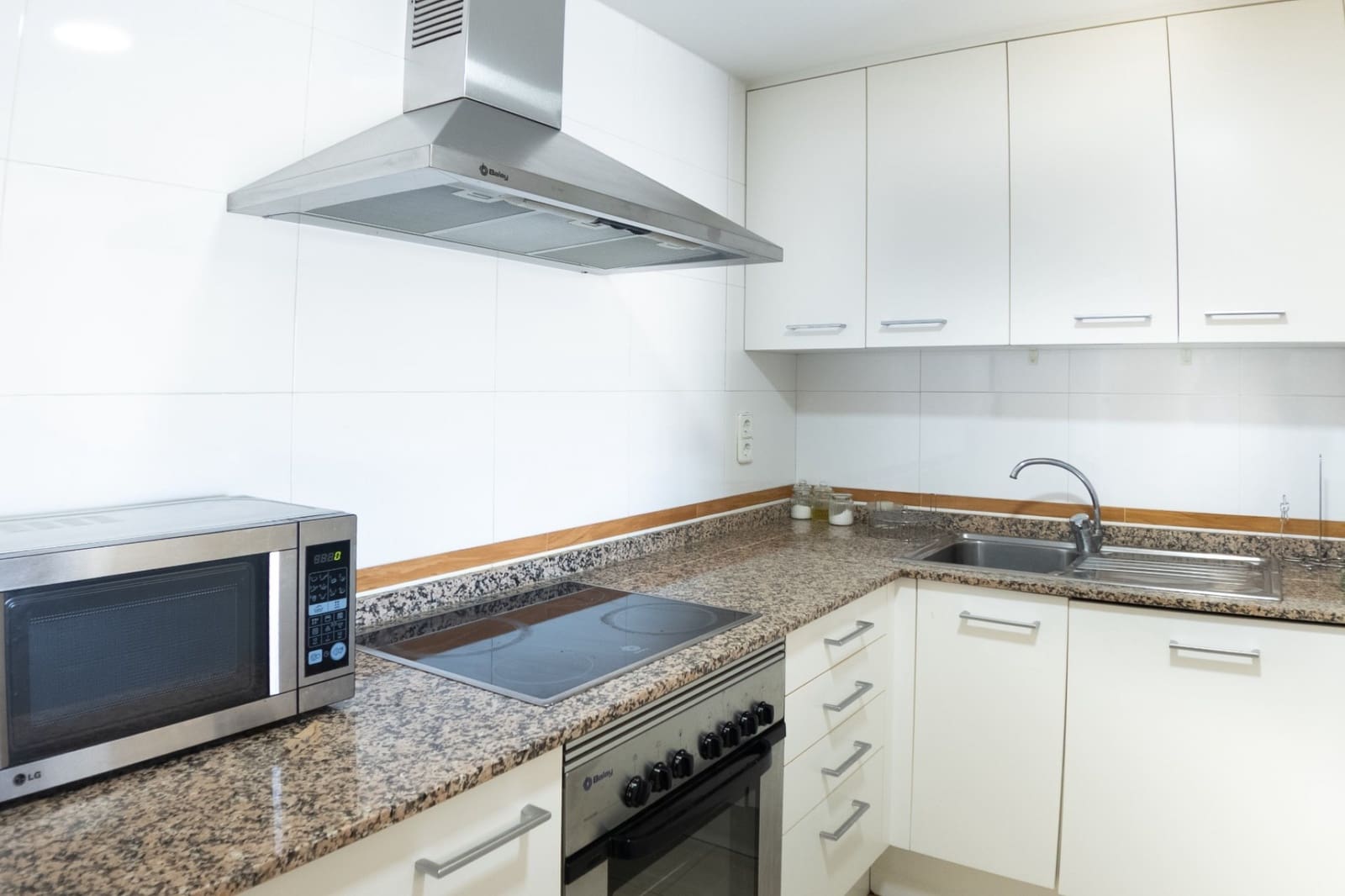 2 bedroom Apartment for sale in La Villajoyosa / Vila Joiosa with pool - € 259,000 (Ref: 9930475)