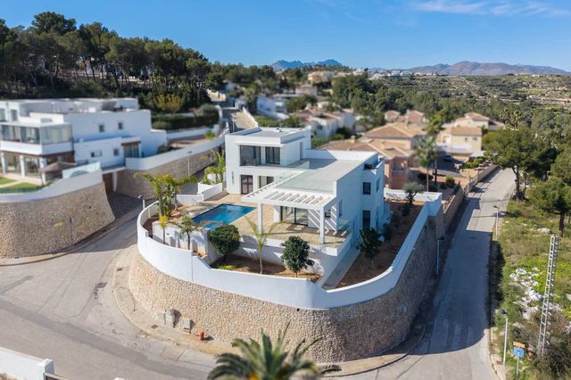 3 makuuhuone Huvila myytävänä paikassa Moraira, Teulada-Moraira mukana uima-altaan 
autotalli - 2 250 000 € (Ref: 9930483)