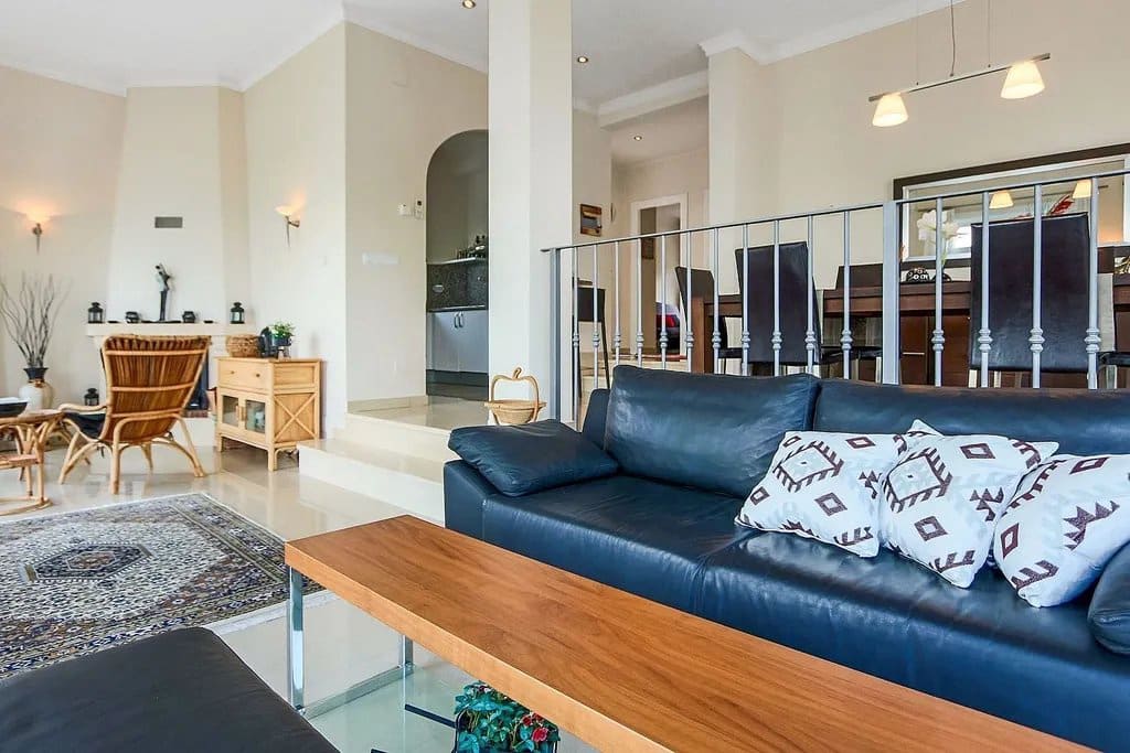 4 makuuhuone Huvila myytävänä paikassa Orba mukana uima-altaan - 545 000 € (Ref: 9930487)