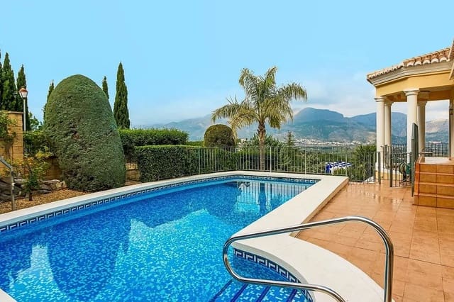 4 soveværelse Villa til salg i Orba med swimmingpool - € 545.000 (Ref: 9930487)