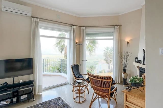 4 soveværelse Villa til salg i Orba med swimmingpool - € 545.000 (Ref: 9930487)