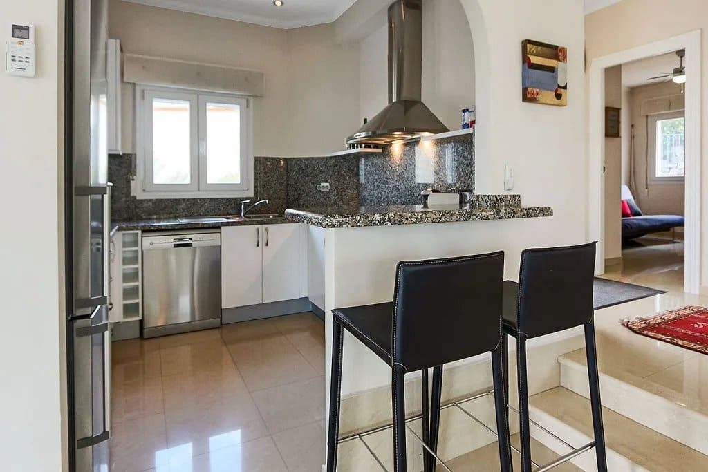 4 makuuhuone Huvila myytävänä paikassa Orba mukana uima-altaan - 545 000 € (Ref: 9930487)