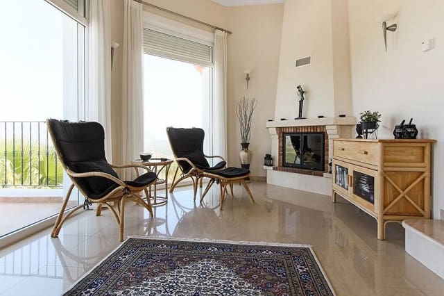 4 soveværelse Villa til salg i Orba med swimmingpool - € 545.000 (Ref: 9930487)