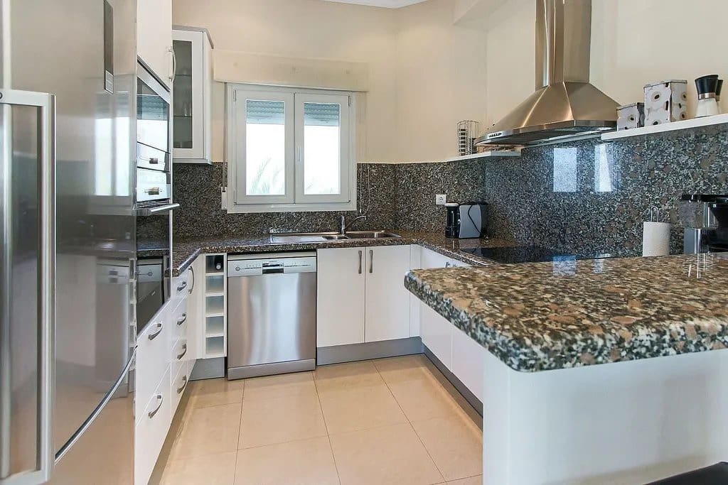4 makuuhuone Huvila myytävänä paikassa Orba mukana uima-altaan - 545 000 € (Ref: 9930487)