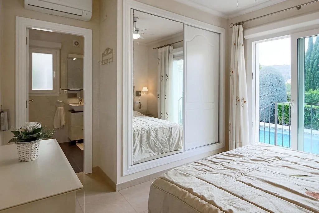 4 makuuhuone Huvila myytävänä paikassa Orba mukana uima-altaan - 545 000 € (Ref: 9930487)