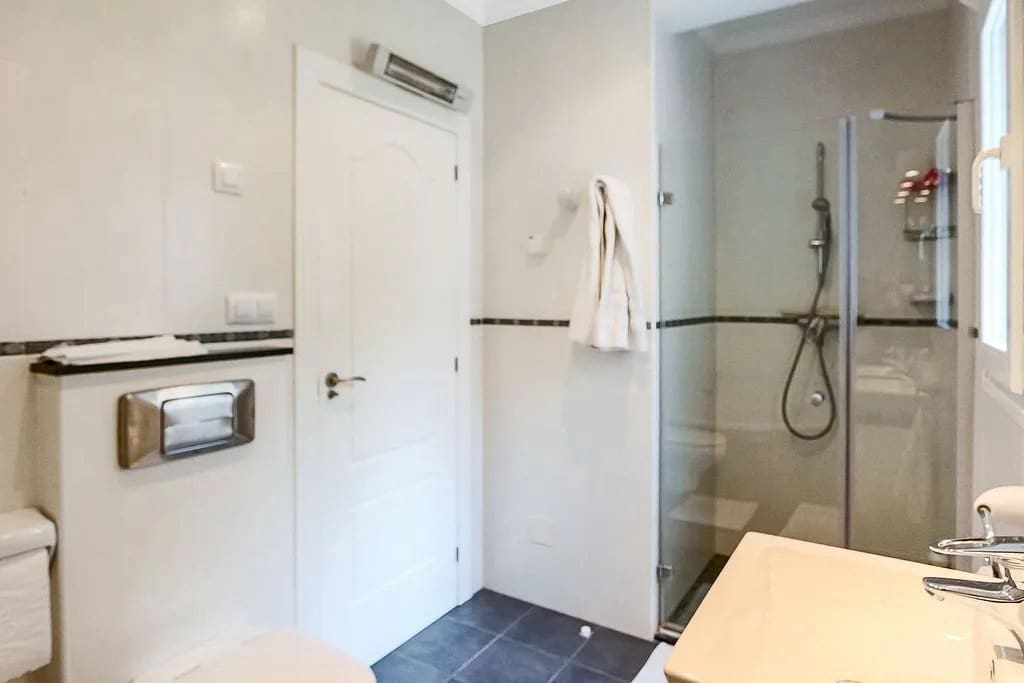 4 makuuhuone Huvila myytävänä paikassa Orba mukana uima-altaan - 545 000 € (Ref: 9930487)