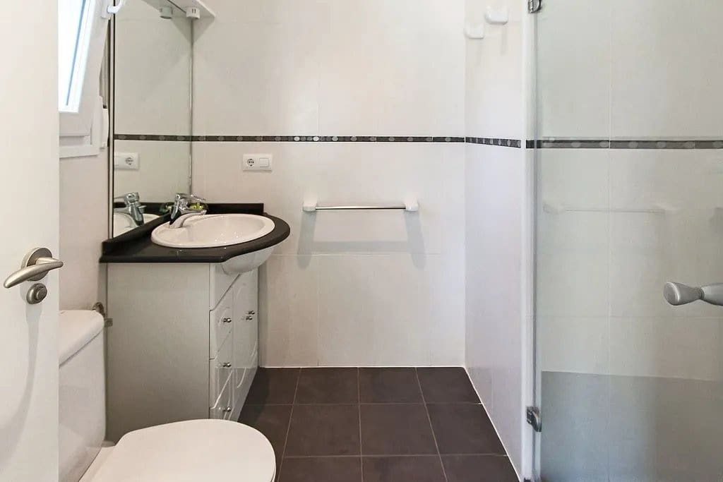 4 makuuhuone Huvila myytävänä paikassa Orba mukana uima-altaan - 545 000 € (Ref: 9930487)