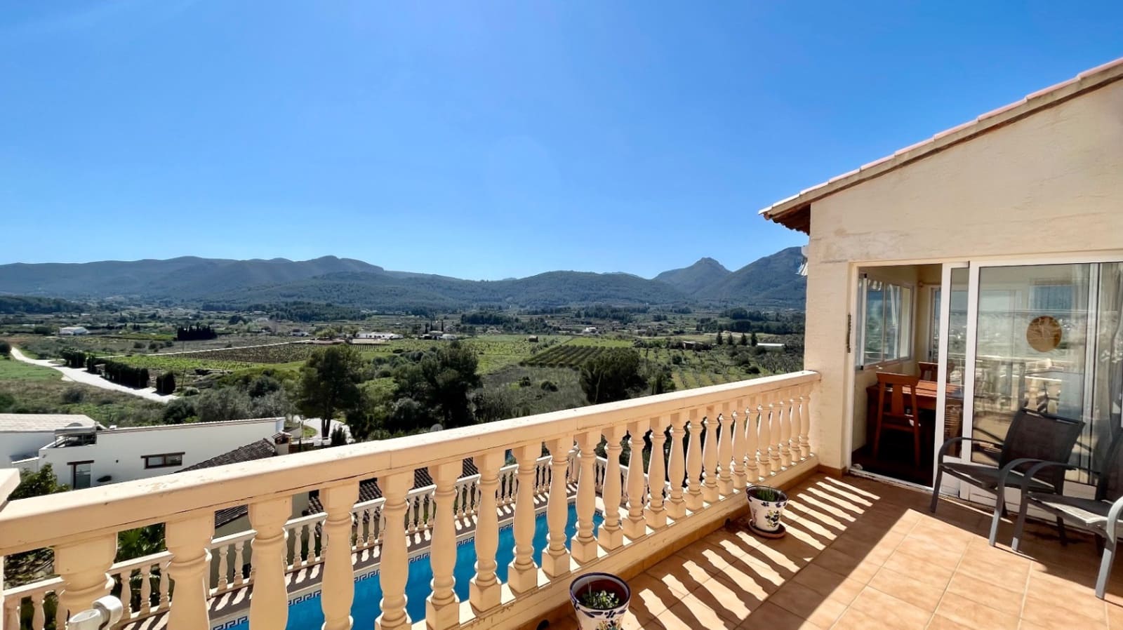 6 Zimmer Villa zu verkaufen in Jalon / Xalo mit Pool - 599.950 € (Ref: 9930490)