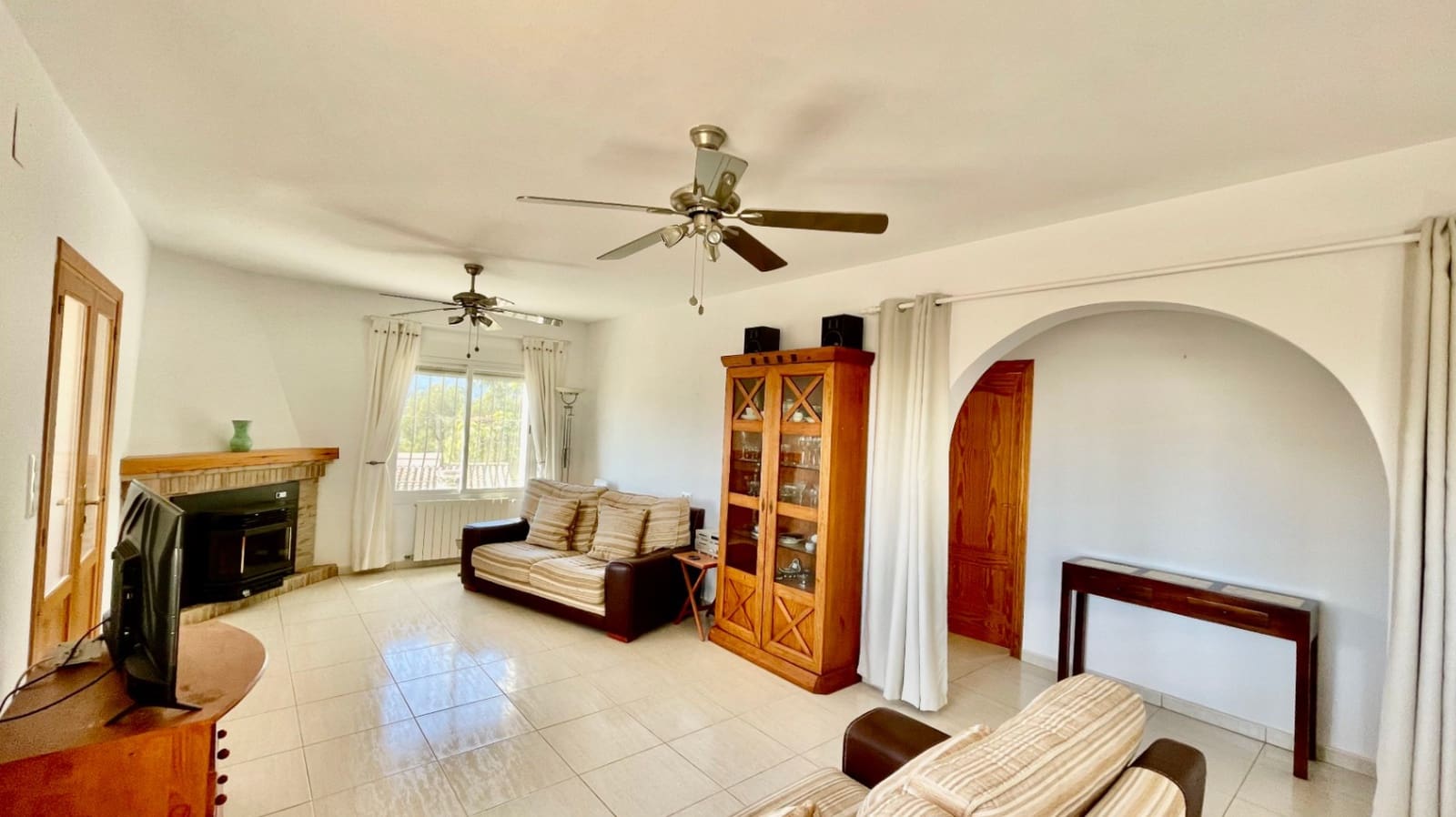 6 Zimmer Villa zu verkaufen in Jalon / Xalo mit Pool - 599.950 € (Ref: 9930490)