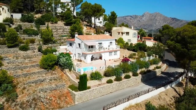 5 bedroom Finca/Country House for sale in Jalón / Xaló - € 439,500 (Ref: 9930492)