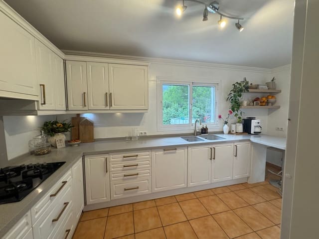 5 bedroom Finca/Country House for sale in Jalón / Xaló - € 439,500 (Ref: 9930492)