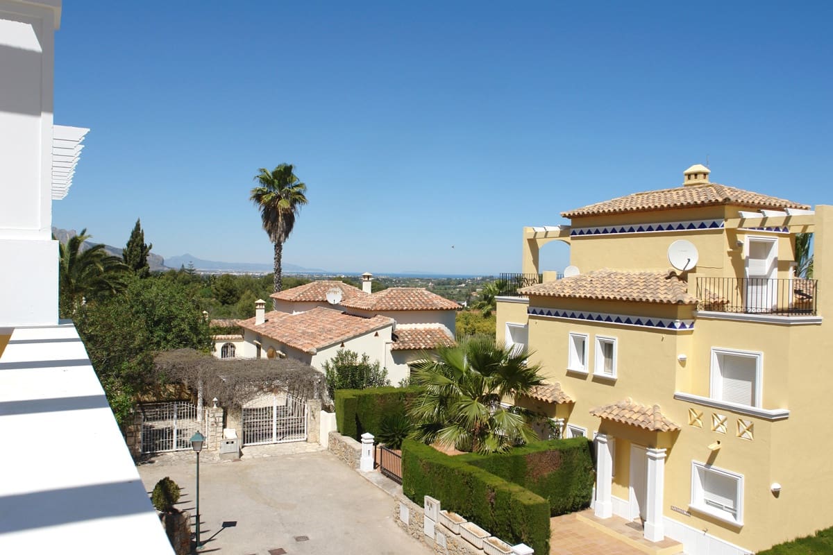 2 bedroom Penthouse for sale in Denia with pool - € 220,000 (Ref: 9930512)