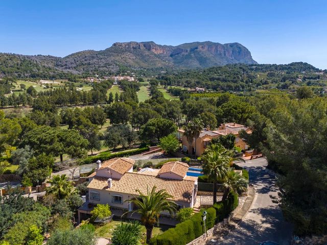 4 Zimmer Villa zu verkaufen in Dénia mit Pool - 725.000 € (Ref: 9930513)