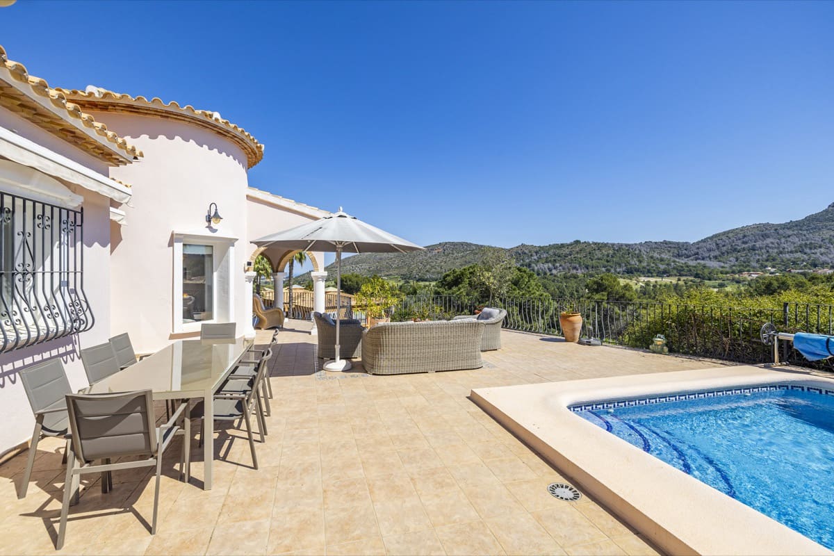 4 Zimmer Villa zu verkaufen in Denia mit Pool - 725.000 € (Ref: 9930513)
