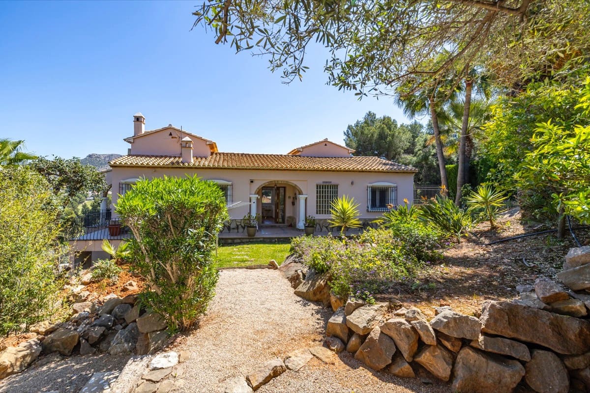 4 Zimmer Villa zu verkaufen in Denia mit Pool - 725.000 € (Ref: 9930513)