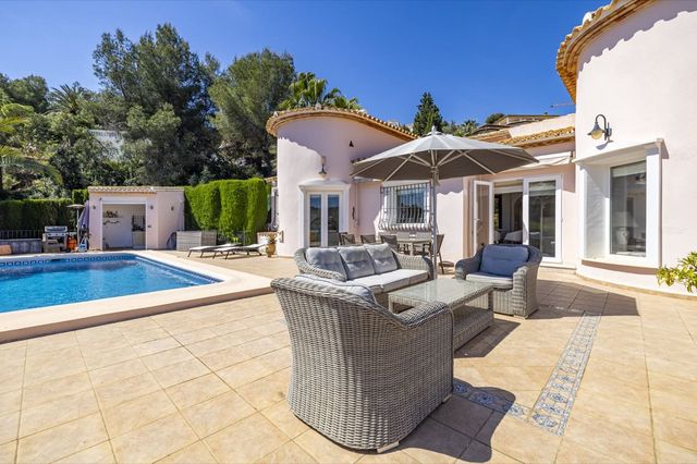 4 Zimmer Villa zu verkaufen in Dénia mit Pool - 725.000 € (Ref: 9930513)