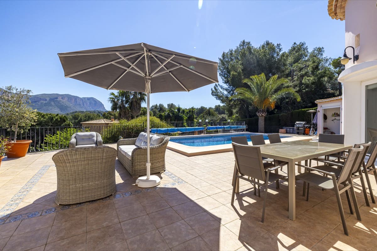 4 Zimmer Villa zu verkaufen in Denia mit Pool - 725.000 € (Ref: 9930513)