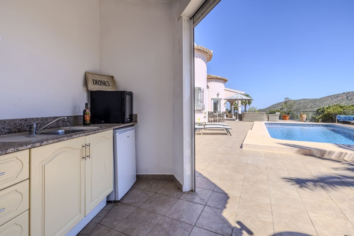 4 Zimmer Villa zu verkaufen in Denia mit Pool - 725.000 € (Ref: 9930513)