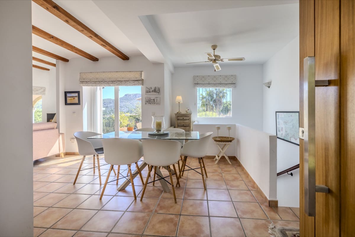 4 Zimmer Villa zu verkaufen in Denia mit Pool - 725.000 € (Ref: 9930513)