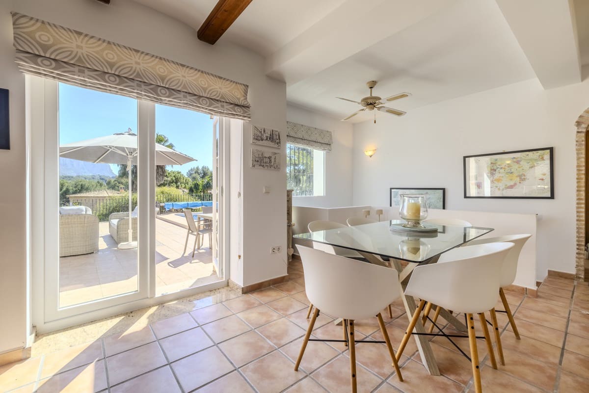 4 Zimmer Villa zu verkaufen in Denia mit Pool - 725.000 € (Ref: 9930513)