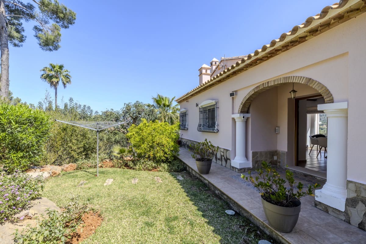 4 Zimmer Villa zu verkaufen in Denia mit Pool - 725.000 € (Ref: 9930513)