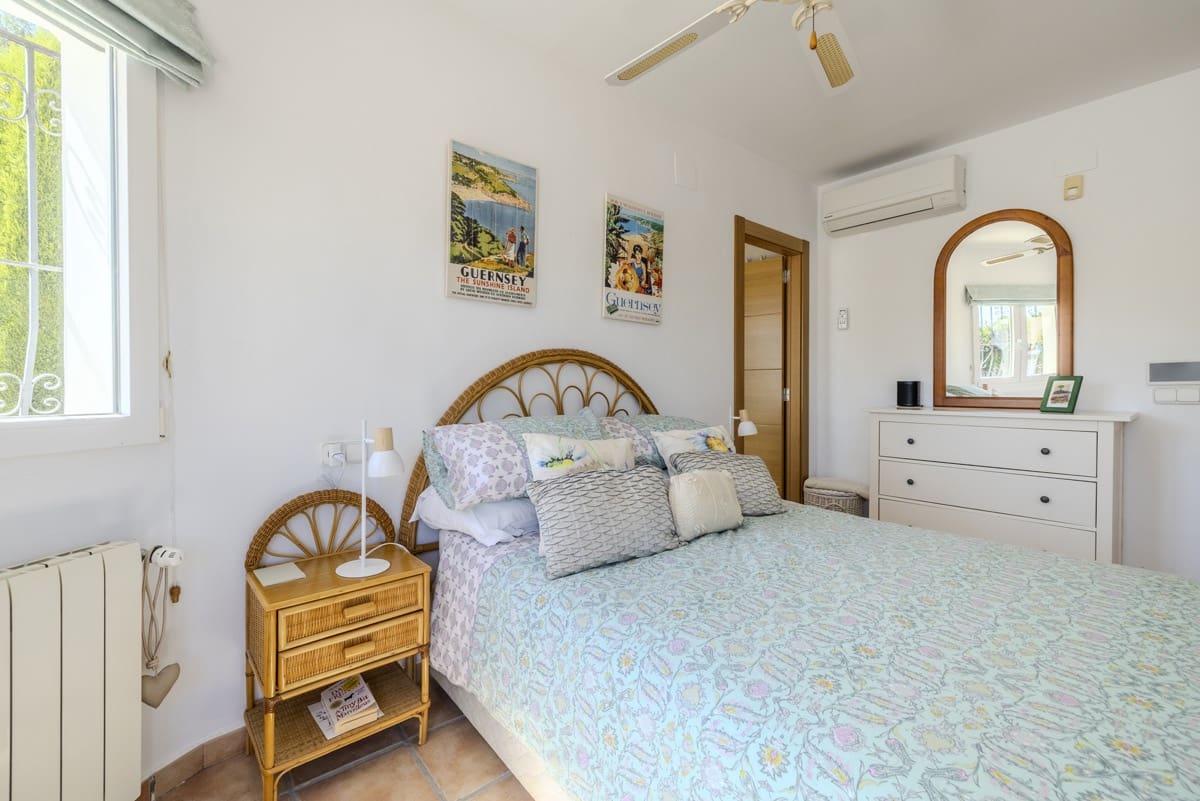 4 Zimmer Villa zu verkaufen in Denia mit Pool - 725.000 € (Ref: 9930513)