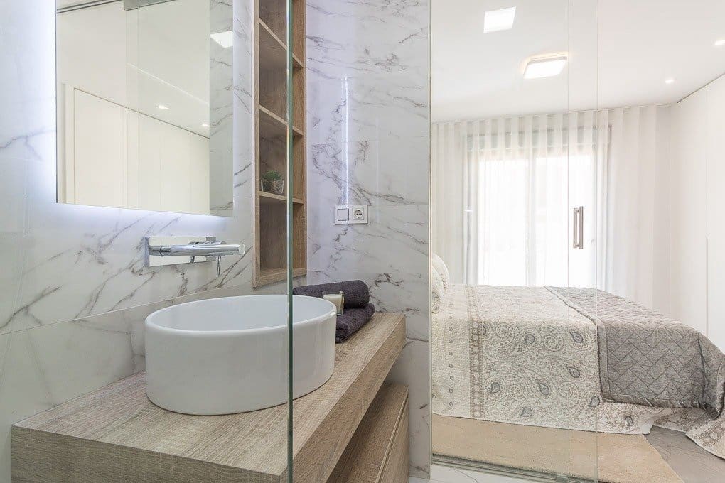 Apartamento de 2 habitaciones en Torrevieja en venta con piscina - 340.000 € (Ref: 9930809)