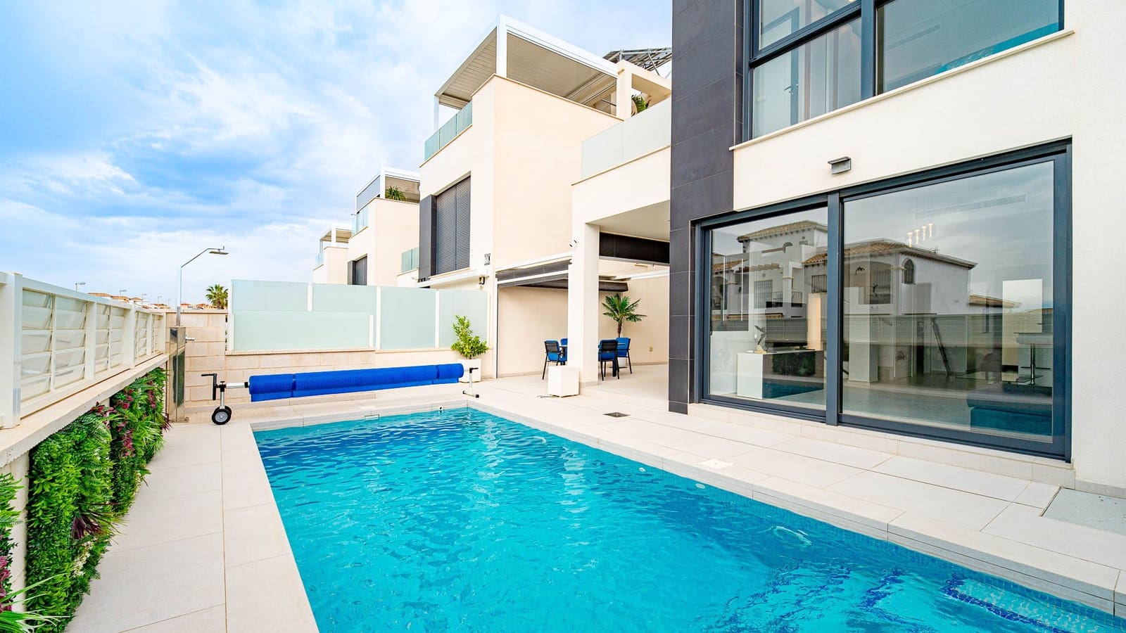 4 makuuhuone Huvila myytävänä paikassa Orihuela Costa mukana uima-altaan - 650 000 € (Ref: 9939644)