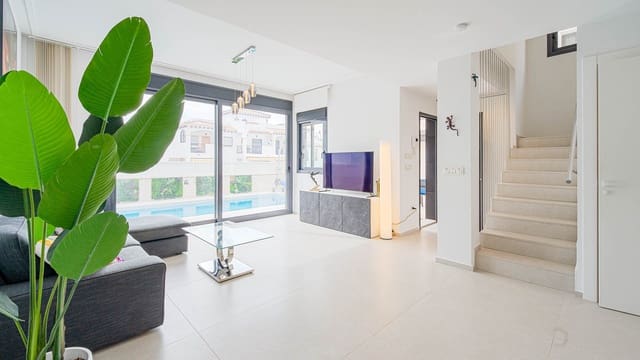 4 makuuhuone Huvila myytävänä paikassa Punta Prima, Orihuela mukana uima-altaan - 650 000 € (Ref: 9939644)