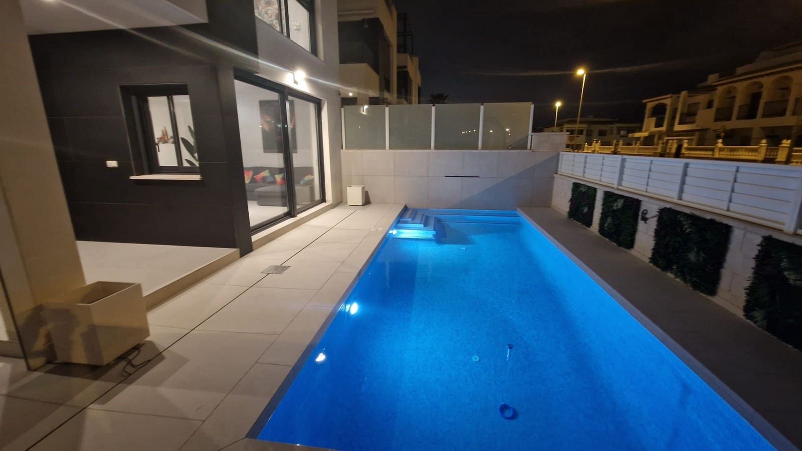 4 makuuhuone Huvila myytävänä paikassa Orihuela Costa mukana uima-altaan - 650 000 € (Ref: 9939644)