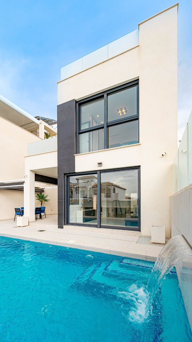 4 makuuhuone Huvila myytävänä paikassa Orihuela Costa mukana uima-altaan - 650 000 € (Ref: 9939644)