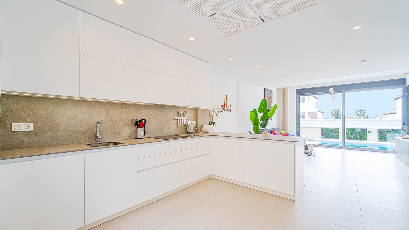 4 makuuhuone Huvila myytävänä paikassa Orihuela Costa mukana uima-altaan - 650 000 € (Ref: 9939644)