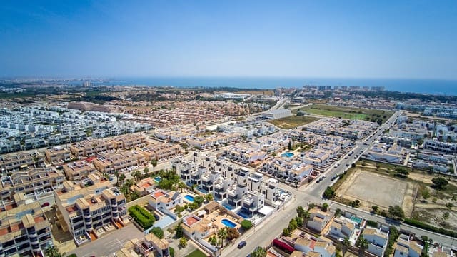 4 makuuhuone Huvila myytävänä paikassa Punta Prima, Orihuela mukana uima-altaan - 650 000 € (Ref: 9939644)
