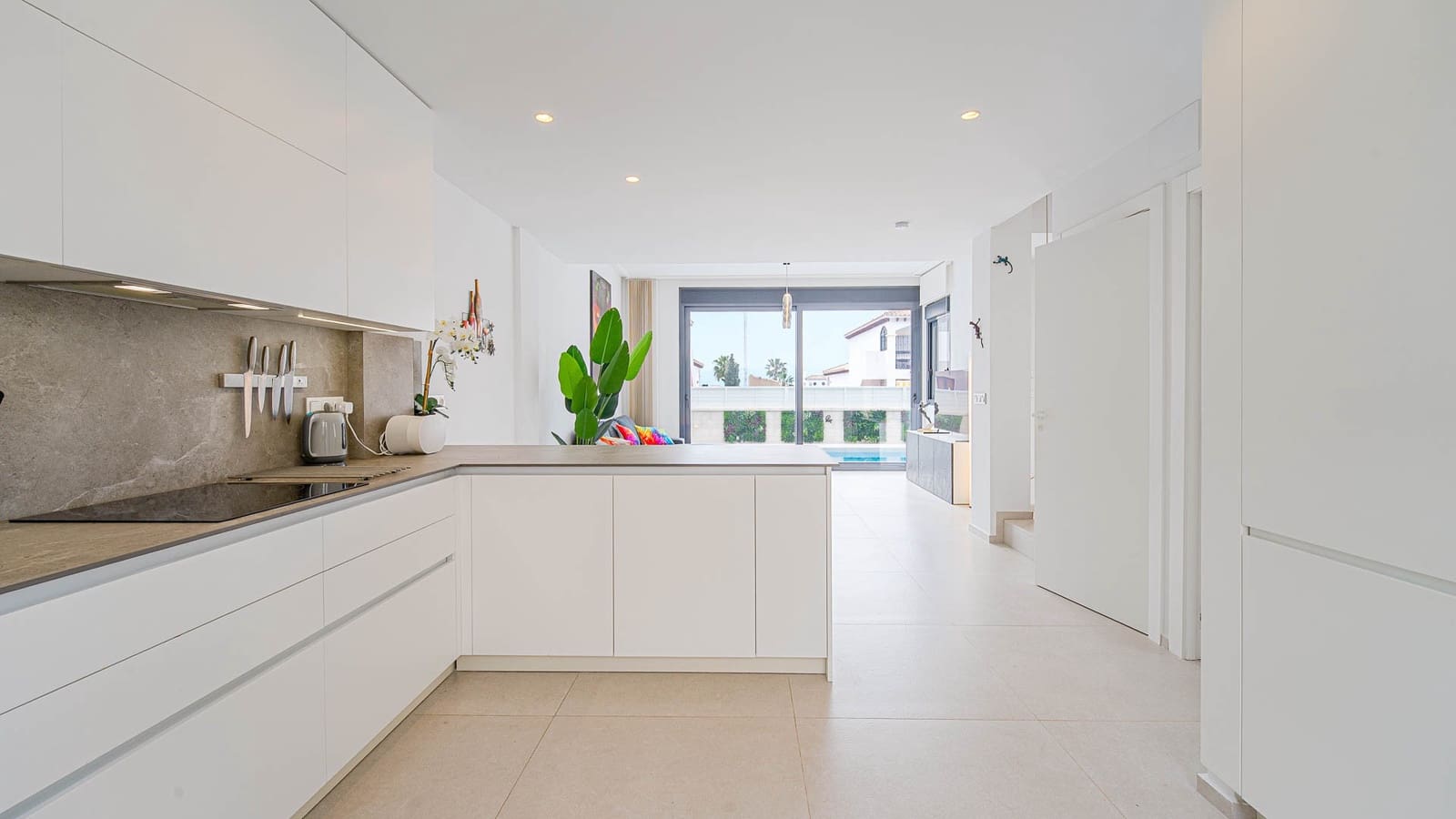4 makuuhuone Huvila myytävänä paikassa Orihuela Costa mukana uima-altaan - 650 000 € (Ref: 9939644)