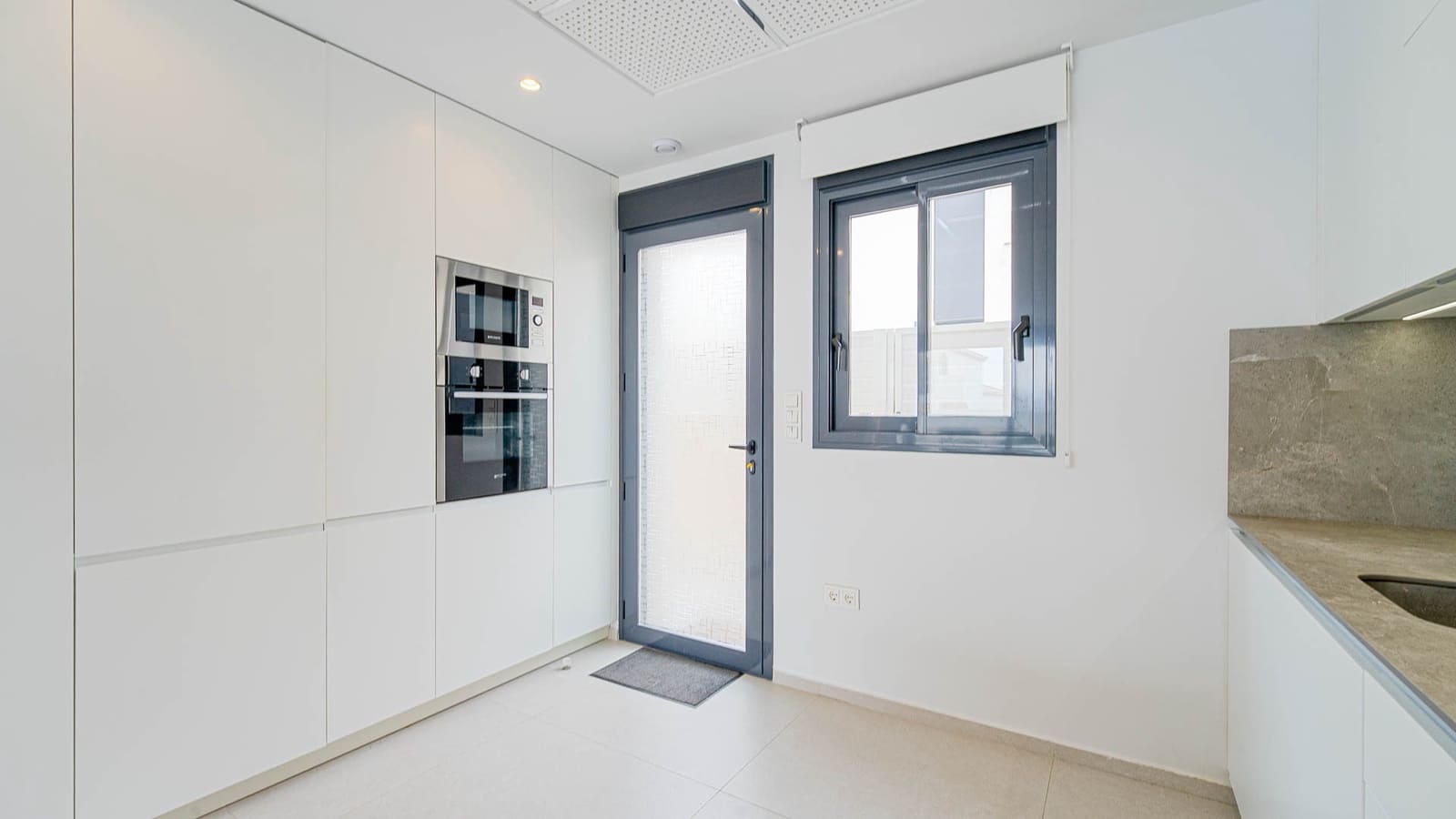 4 makuuhuone Huvila myytävänä paikassa Orihuela Costa mukana uima-altaan - 650 000 € (Ref: 9939644)
